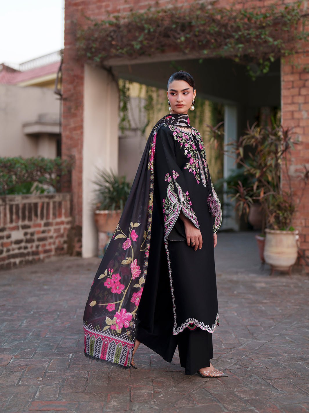 Mahnur | Fiona Lawn 26 | F-09-Brand:Mahnur-Type:Ladies Clothes-Black-Lawn-House of Maryam- Buy in UK, USA