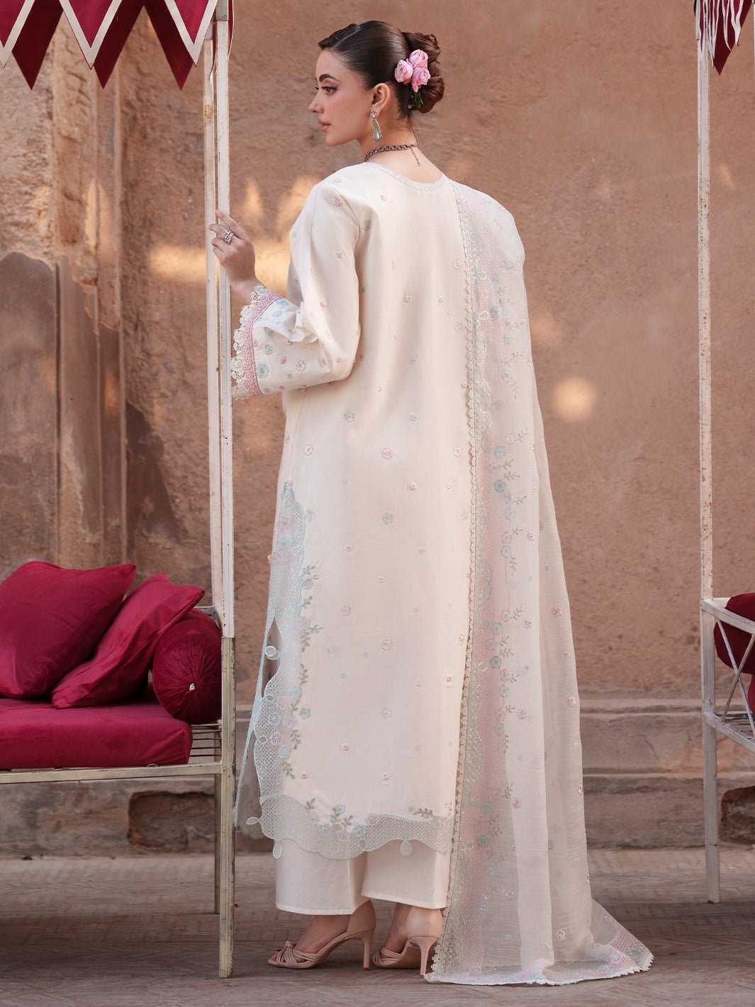 Mahnur | Nilofer Luxury Lawn 26 | NL-02-Brand:Mahnur-Type:Ladies Clothes-Off White-Lawn-House of Maryam- Buy in UK, USA