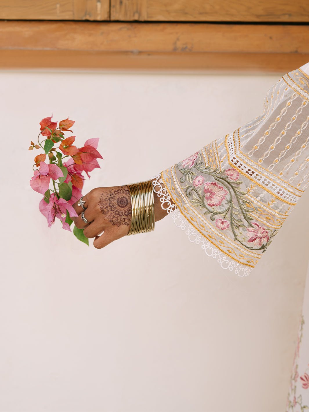 Mahnur | Shanaya Luxury Lawn 25 | Elnaz-Brand:Mahnur-Type:Ladies Clothes-White-Lawn-House of Maryam- Buy in UK, USA