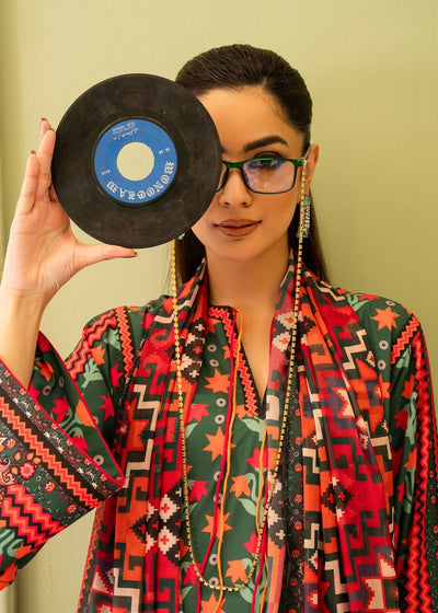 Maria Osama Khan | Retro 26 | Bloom-Brand:Maria Osama Khan-Type:Ladies Clothes-Bottle Green-Grip-House of Maryam- Buy in UK, USA
