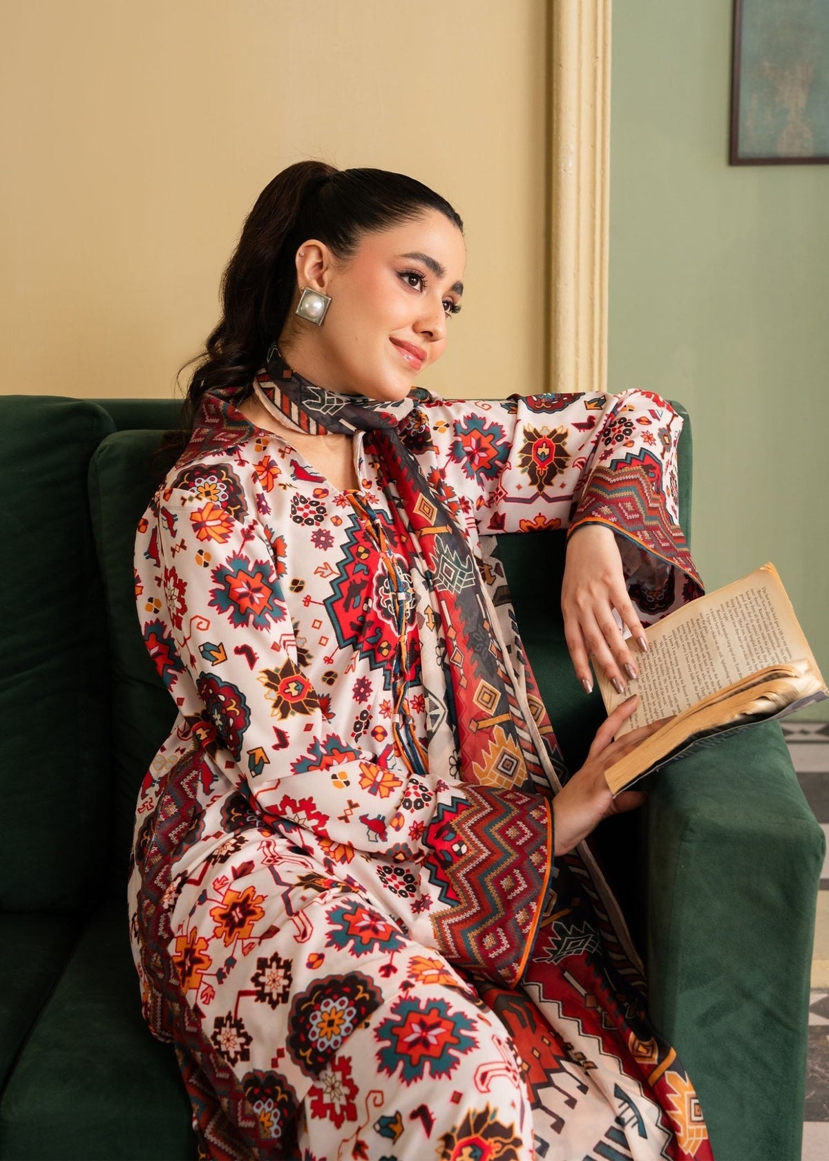 Maria Osama Khan | Retro 26 |Daisy-Brand:Maria Osama Khan-Type:Ladies Clothes-Off White-Grip-House of Maryam- Buy in UK, USA