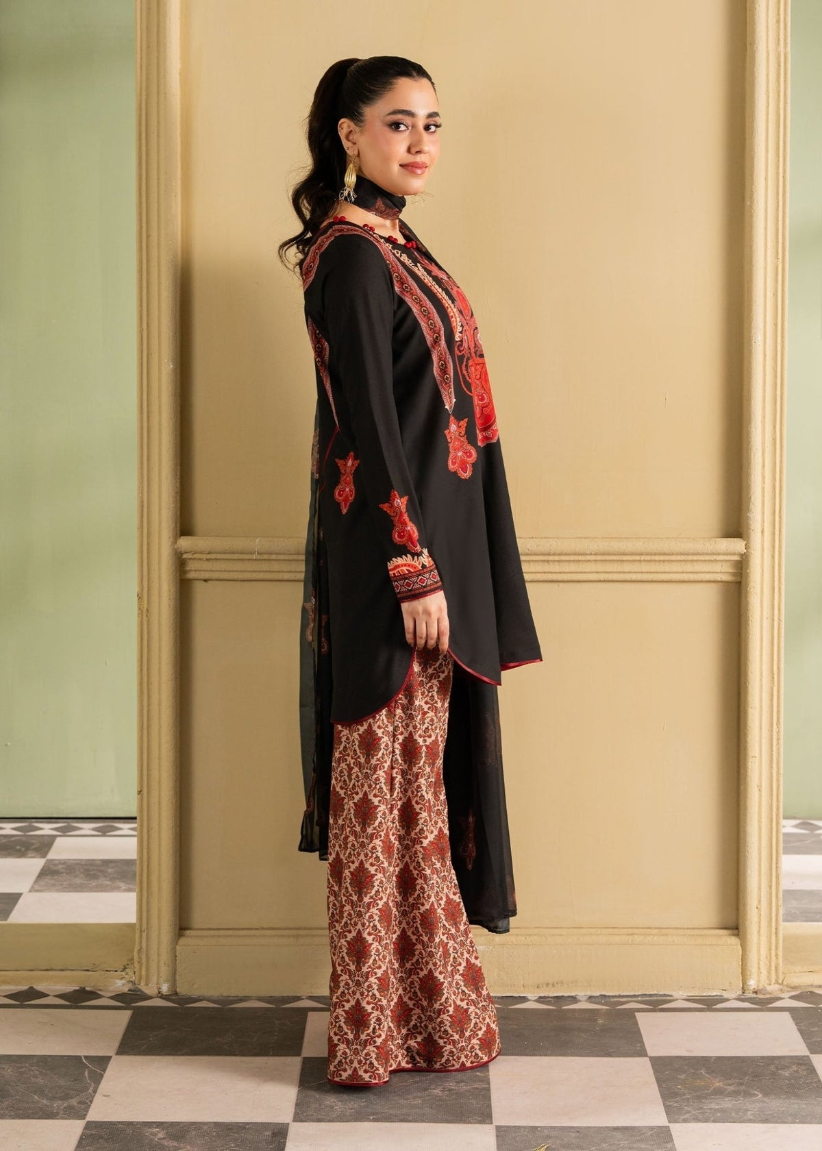 Maria Osama Khan | Retro 26 | Fiora-Brand:Maria Osama Khan-Type:Ladies Clothes-Black-Grip-House of Maryam- Buy in UK, USA