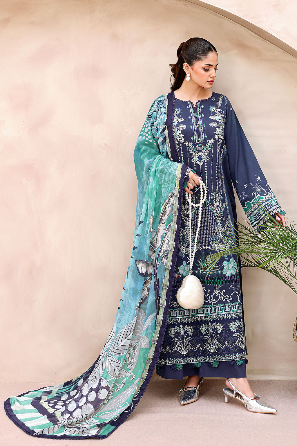 Ramsha | Mashaal Luxury Lawn | L-1501, image 4