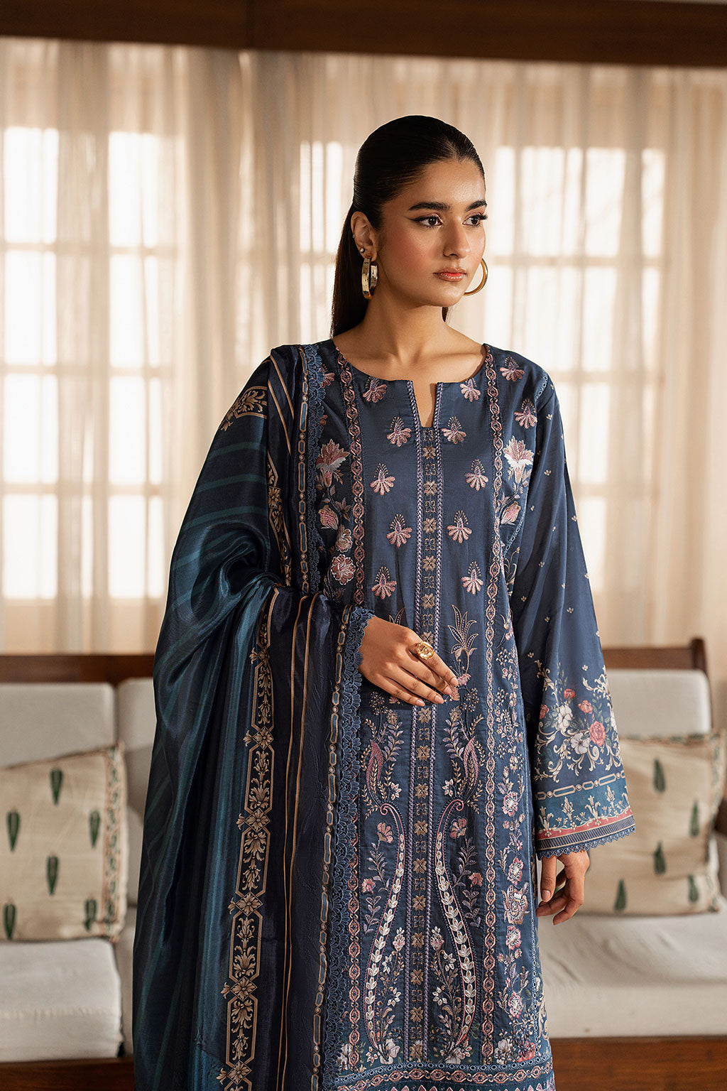 Ramsha | Mashal Luxury Lawn | L-1606, image 3