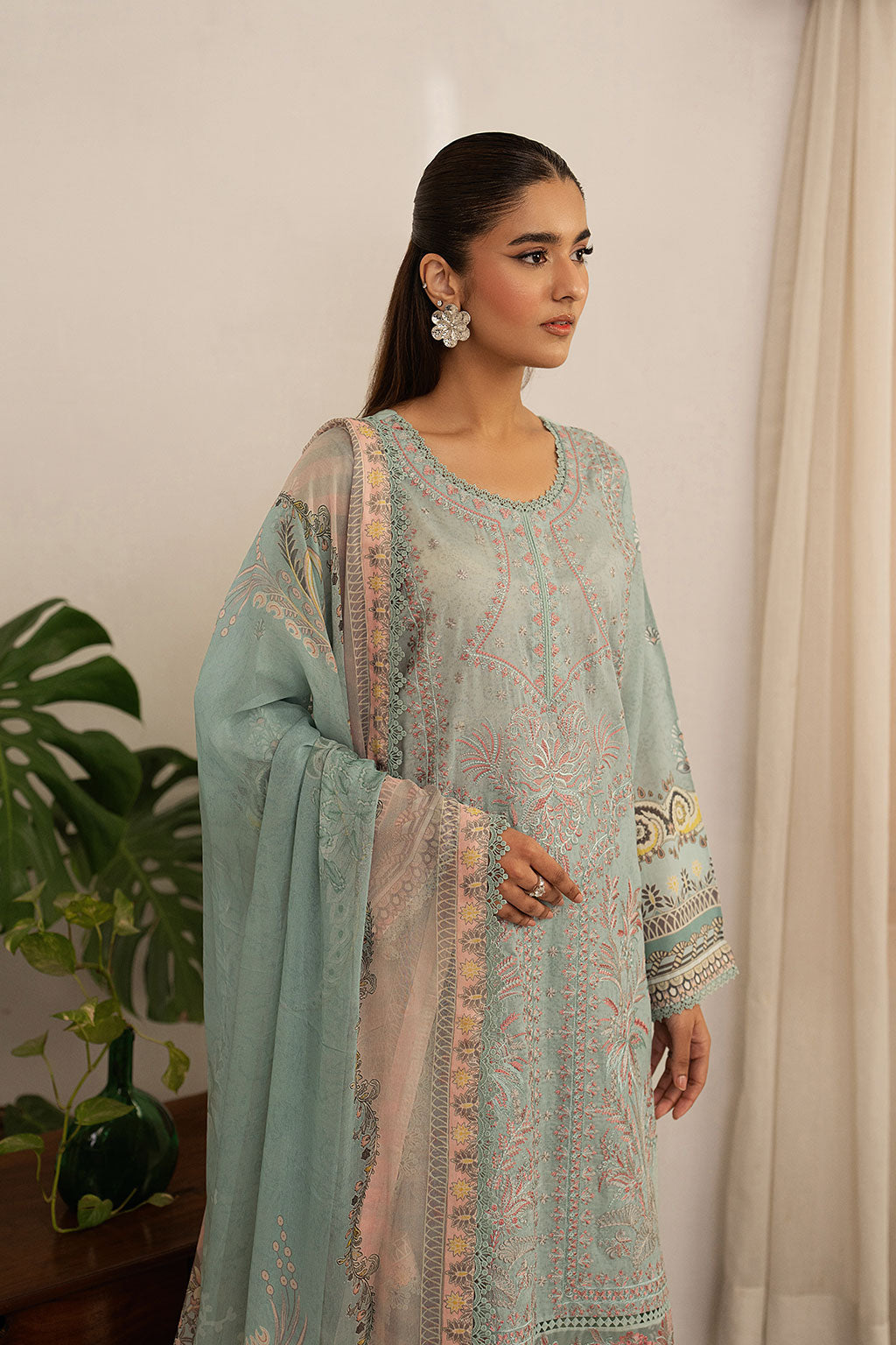 Ramsha | Mashal Luxury Lawn | L-1604, image 3