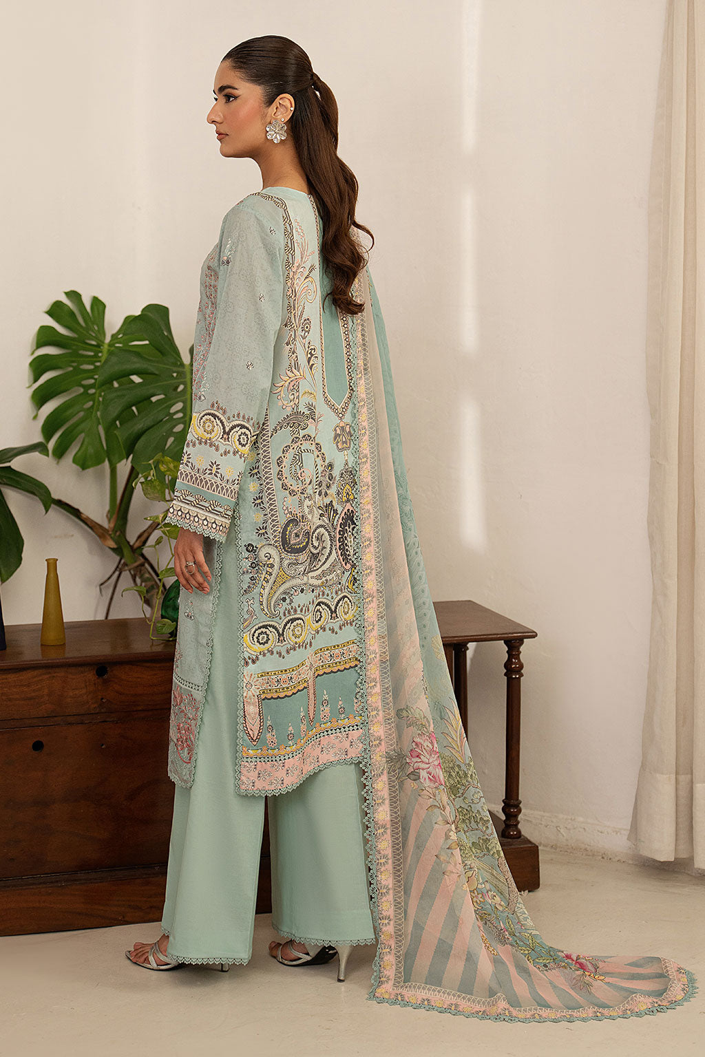 Ramsha | Mashal Luxury Lawn | L-1604, image 2