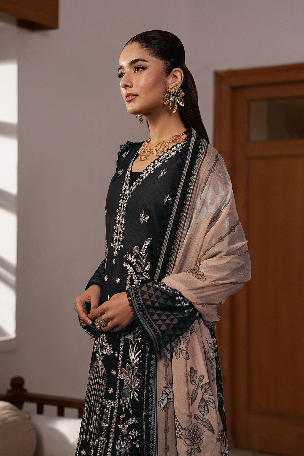 Ramsha | Mashal Luxury Lawn | L-1608, image 4