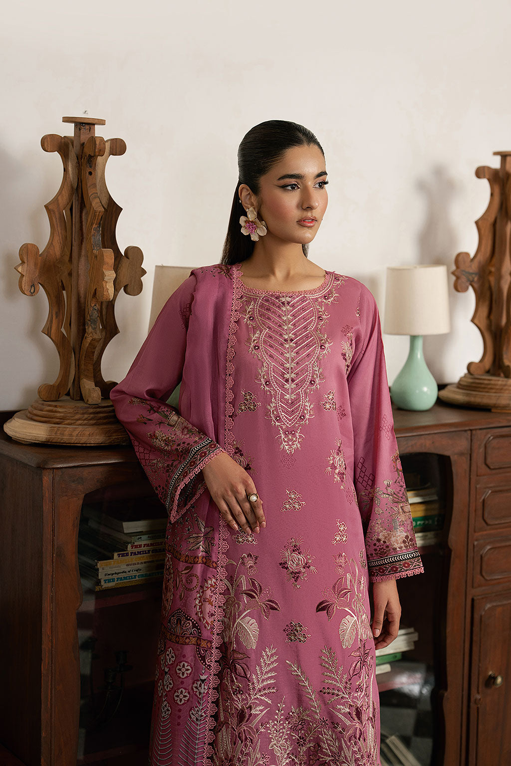 Ramsha | Mashal Luxury Lawn | L-1602, image 4