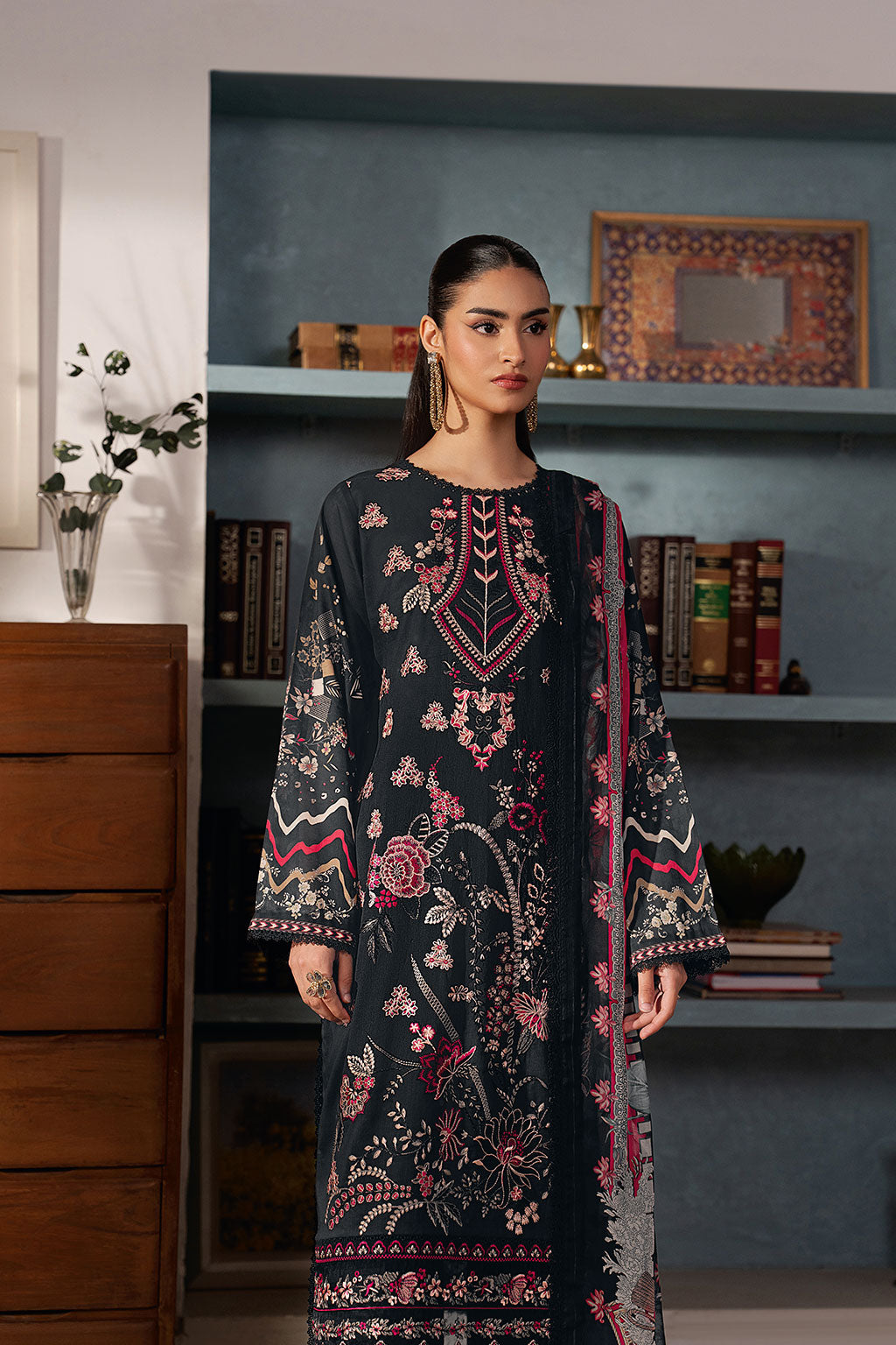 Ramsha | Mashal Luxury Lawn | L-1603, image 3