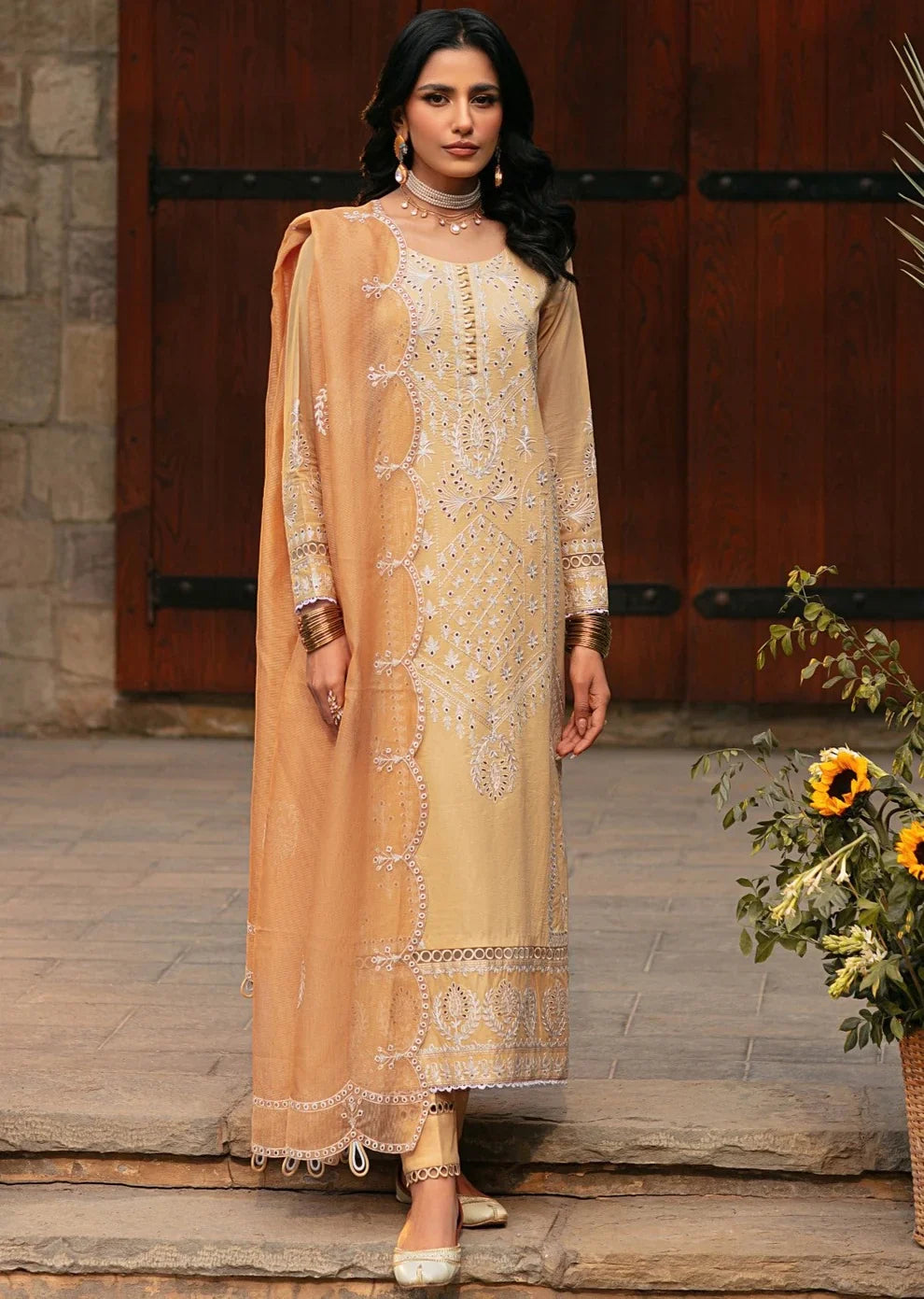 Mohagni | Muntazir Luxury Lawn 24 | CM-05 -  Mohagni Luxury - Original Designer Dress - House of Maryam