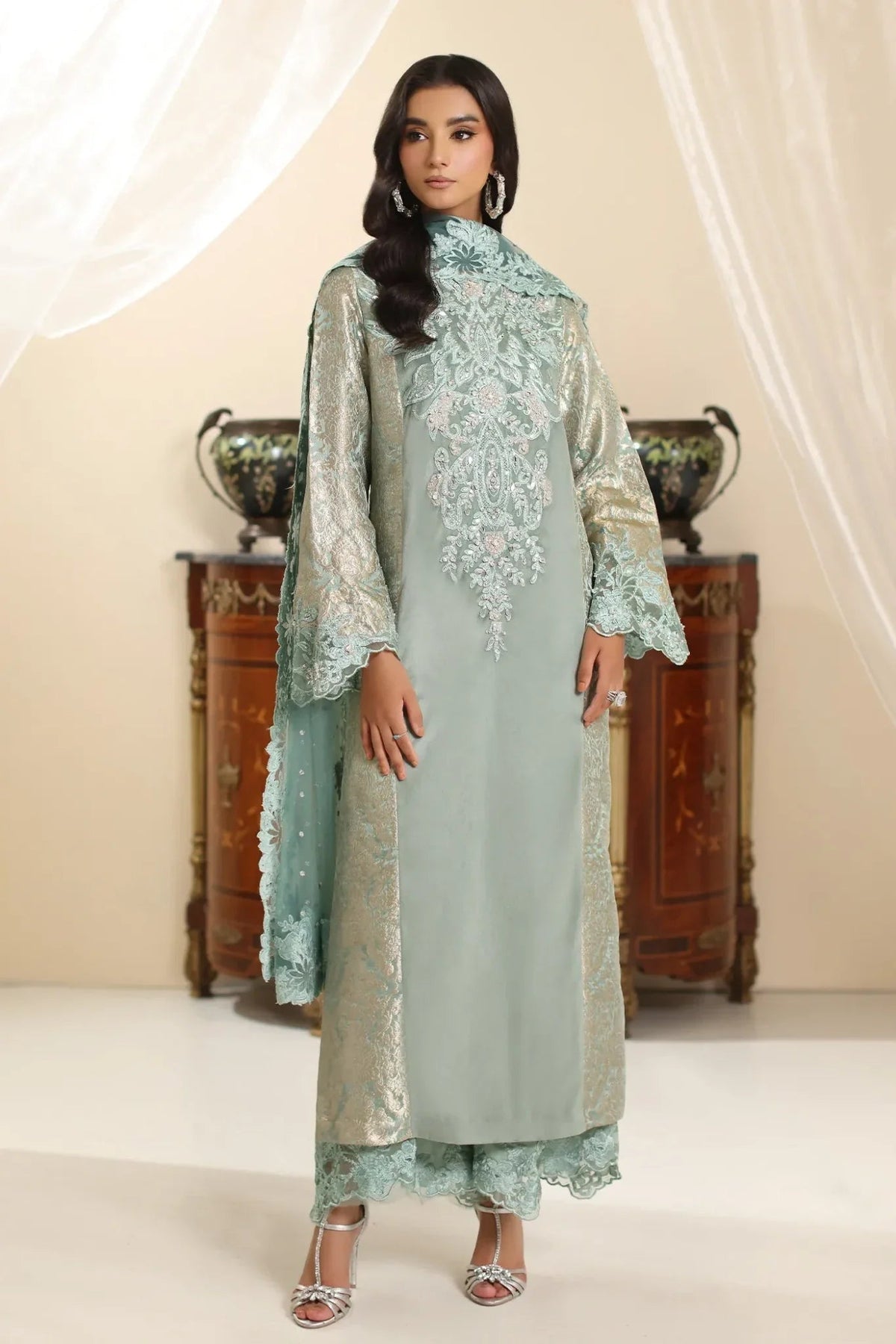 Musferah Saad | Amor A La Vida | Sage Queen-Brand:Musferah Saad-Type:Ladies Clothes-Ice Blue-Velvet-House of Maryam- Buy in UK, USA
