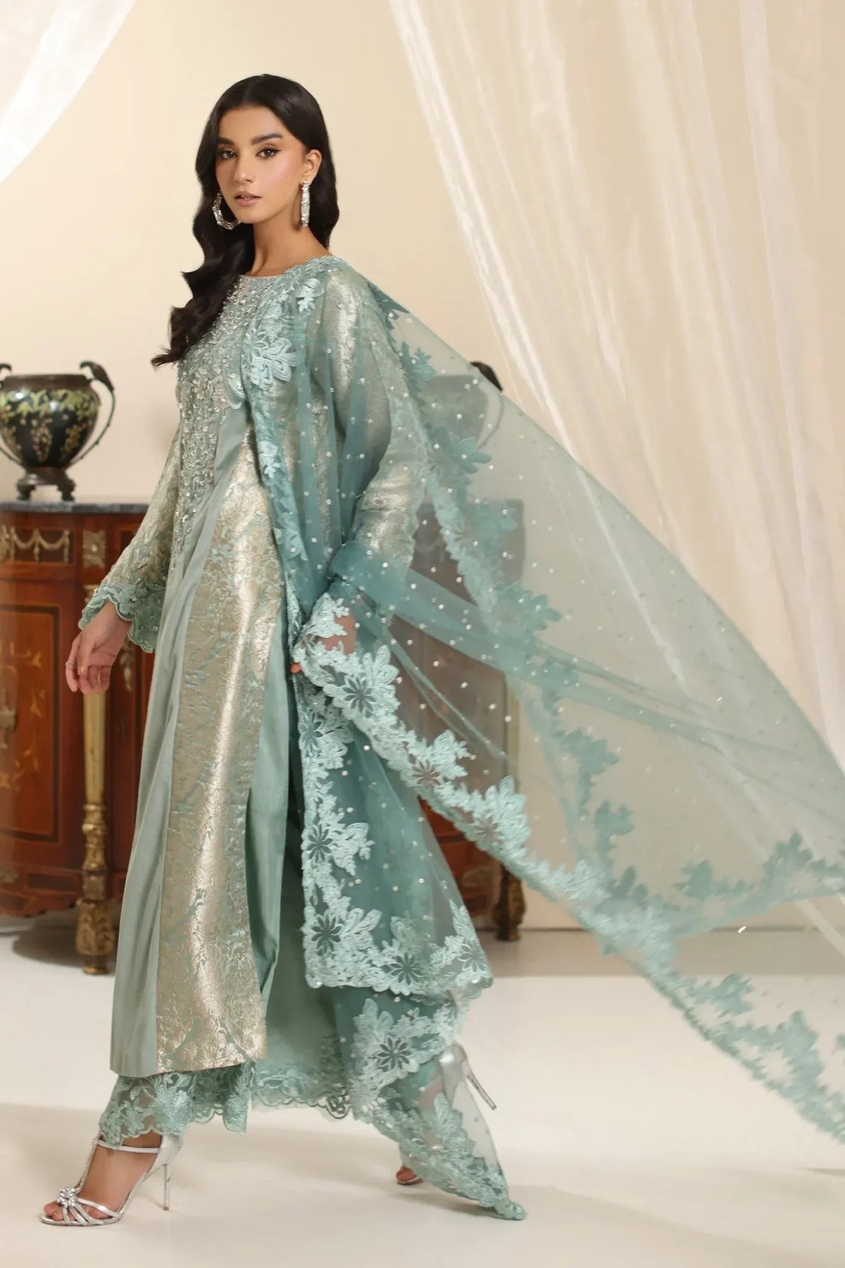 Musferah Saad | Amor A La Vida | Sage Queen-Brand:Musferah Saad-Type:Ladies Clothes-Ice Blue-Velvet-House of Maryam- Buy in UK, USA