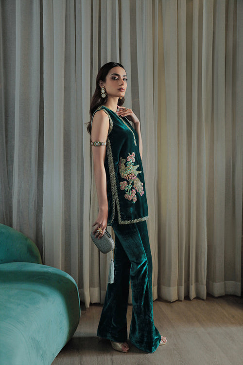 Saira Rizwan | Riona Luxury Formals | Simone by Designer Saira Rizwan - House of Maryam - Pakistani Designer Ethnic Wear in {{ shop.shopifyCountryName }}