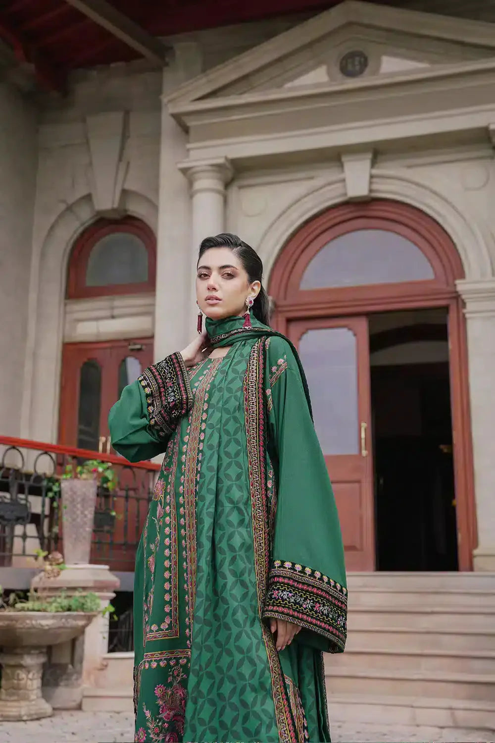 Saira Rizwan | Winter 23 | ISMAT SR-01 by Designer Saira Rizwan - House of Maryam - Pakistani Designer Ethnic Wear in {{ shop.shopifyCountryName }}