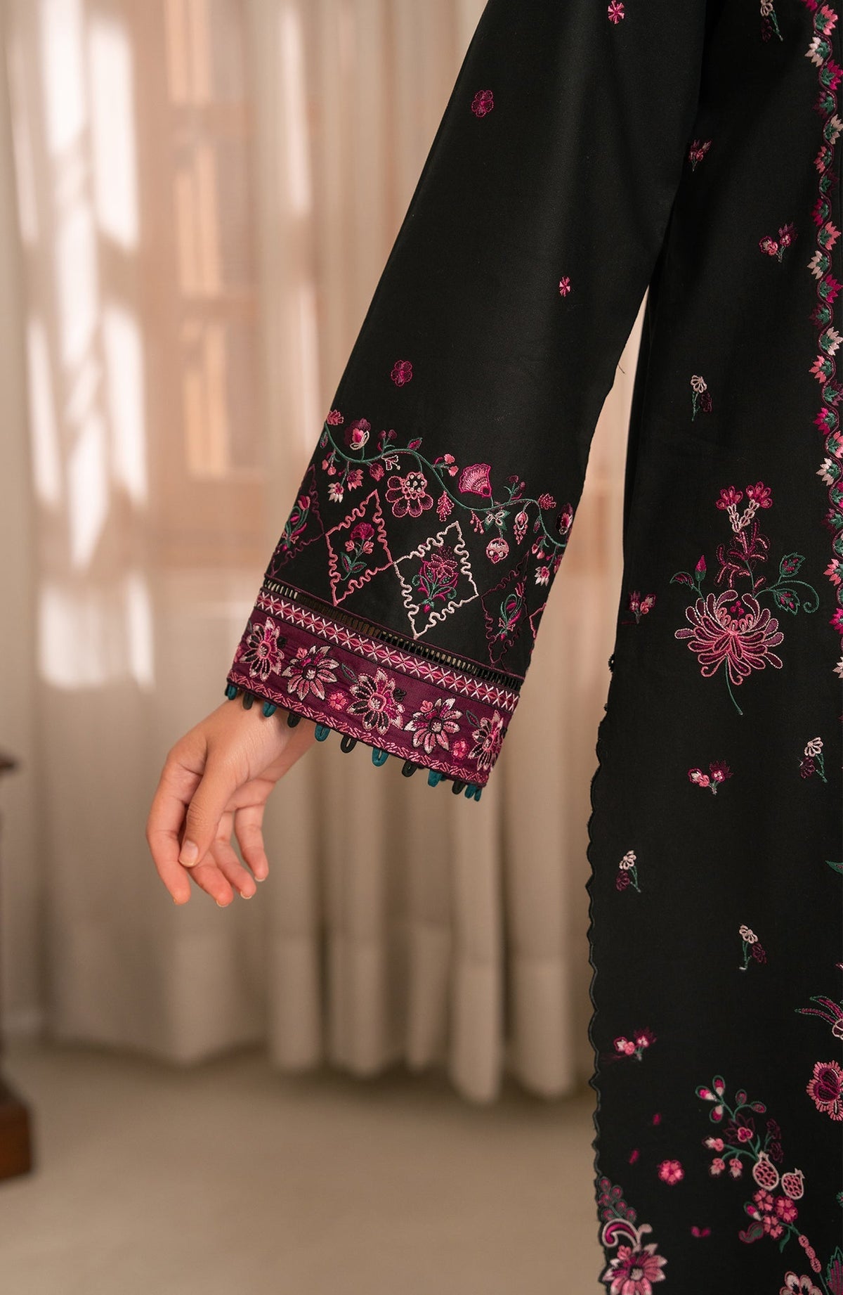 Seran | Luxury Lawn | Zahr-Brand:Seran-Type:Ladies Clothes-Black-Lawn-House of Maryam- Buy in UK, USA