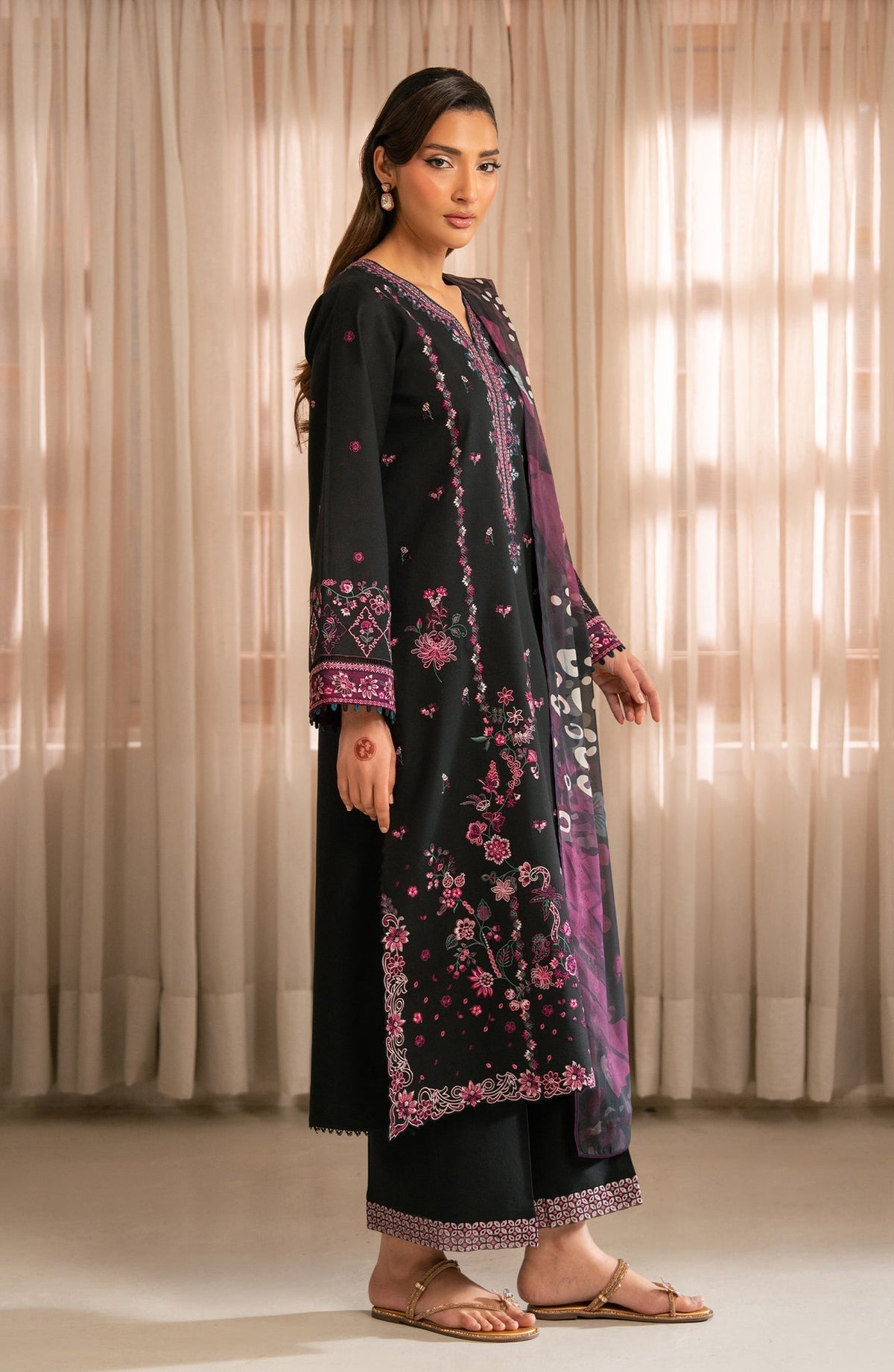 Seran | Luxury Lawn | Zahr-Brand:Seran-Type:Ladies Clothes-Black-Lawn-House of Maryam- Buy in UK, USA