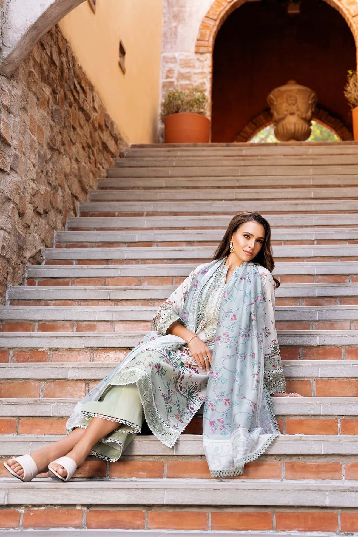 Afrozeh Rosheen A light green embroidered lawn suit, photo 5