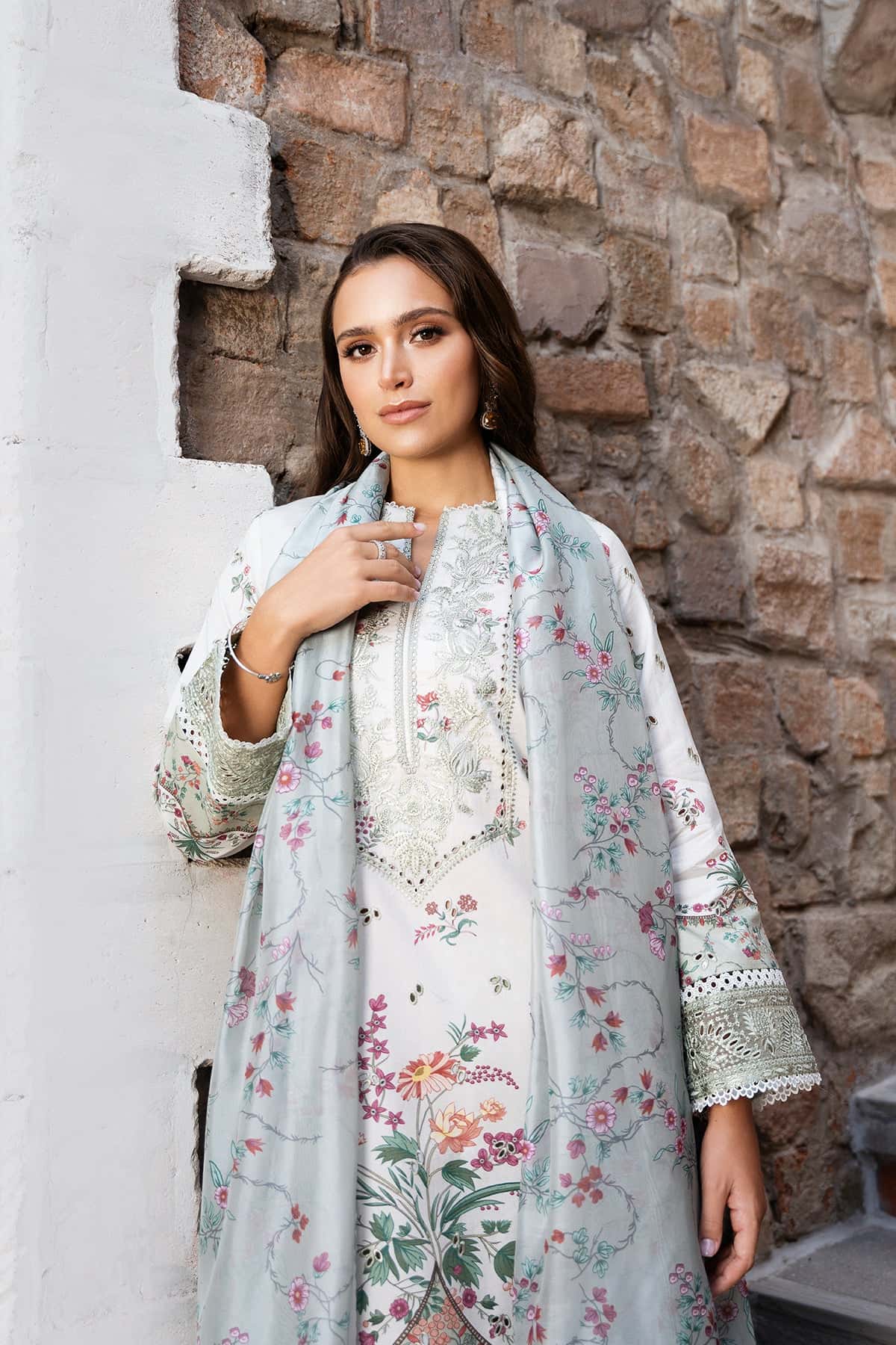 Afrozeh Rosheen A light green embroidered lawn suit, photo 3