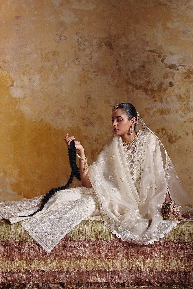 Suffuse Luvina ivory white layered silk suit, photo 3