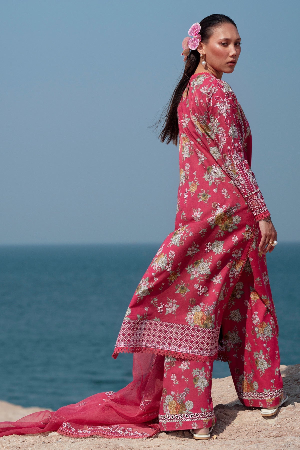 Afrozeh Pink Ruby red embroidered lawn suit, photo 2
