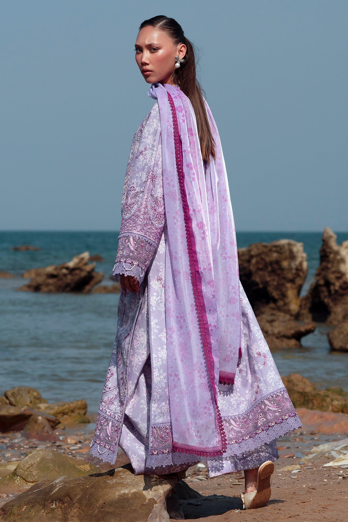 Afrozeh Amethyst lilac embroidered lawn suit, photo 4