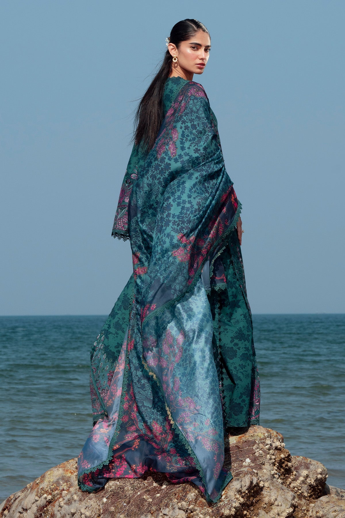 Afrozeh Emerald green embroidered lawn suit, photo 4