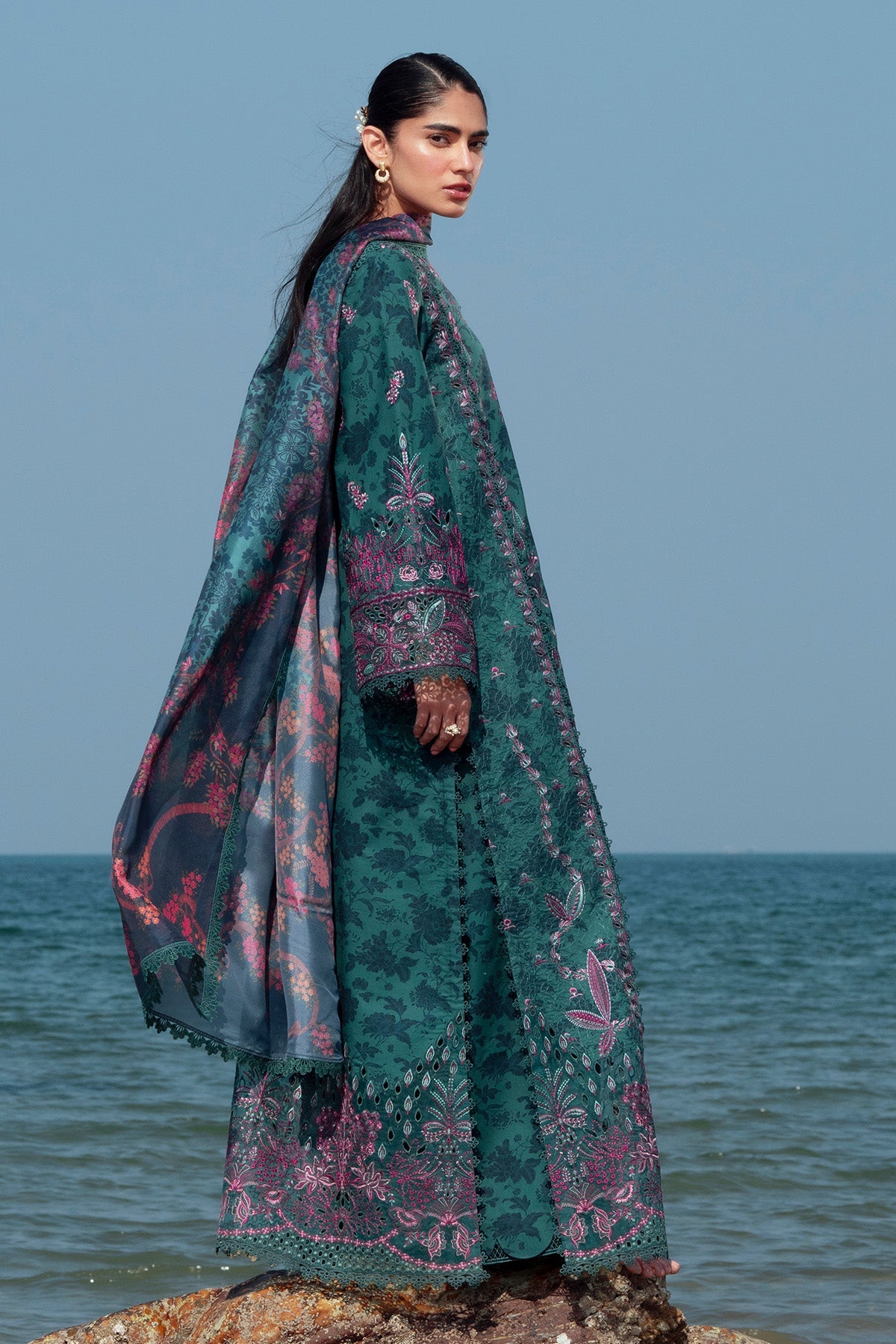 Afrozeh Emerald green embroidered lawn suit, photo 2